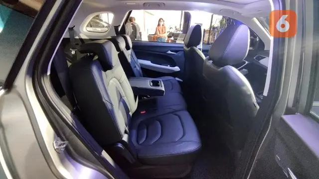 Wuling Almaz