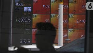 Layar pergerakan Indeks Harga Saham Gabungan (IHSG) terpampang di Jakarta, Kamis (10/10/2019). Dari 10 sektor pembentuk IHSG, lima sektor saham berada di zona merah. Pelemahan. (Liputan6.com/Angga Yuniar)