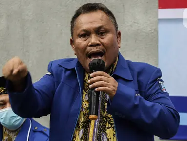 Sekjen Partai Demokrat versi KLB Jhonny Allen memberikan keterangan pers terkait urgensi KLB Sibolangit di Jakarta, Kamis (11/3/2021). Dalam keterangannya Jhonny mengatakan pengurus versi KLB akan melaporkan AHY ke kepolisian atas dugaan pemalsuan mukadimah AD/ART partai. (Liputan6.com/Johan Tallo)