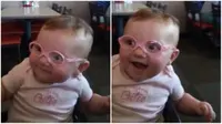  Piper Verdusco, bayi 10 bulan yang memakai kacamata untuk pertama kali. (Daily Mail)