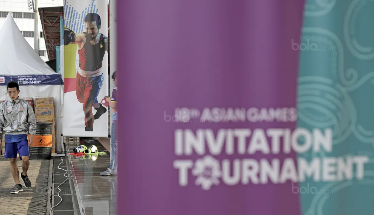 Test event Asian Games 2018 menjadi ajang memantapkan strategi bagi petinju asal Thailand saat beraga di Arena Hall D PRJ, Kemayoran, Jakarta, Minggu (11/2/2018).  Tinju termasuk cabang unggulan bagi Thailand. (Bola.com/Nick Hanoatubun)