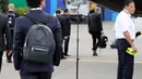 Penyerang Timnas Mesir, Mohamed Salah berjalan saat tiba di Bandar Udara Internasional Grozny, Rusia (10/6). Di Piala Dunia 2018. Timnas Mesir berada di grup A bersama Uruguay, Arab Saudi dan Rusia. (AFP Photo/Karim Jaafar)