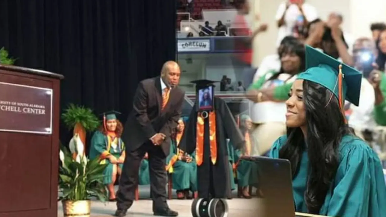 [Bintang] Tidak Bisa Datang ke Wisuda Sekolah, Perempuan Ini Hadirkan Robot Sebagai Penggantinya