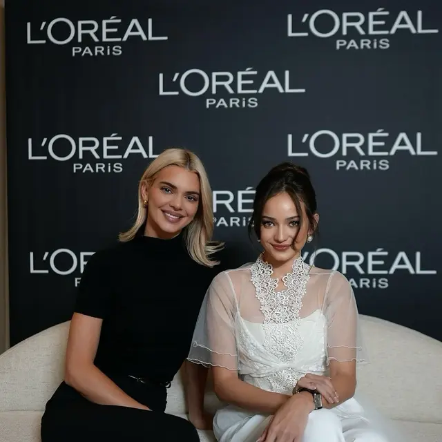 Beda Gaya Enzy Storia dan Cinta Laura Saat Wawancara Kendall Jenner dan Cara Delevigne di Paris