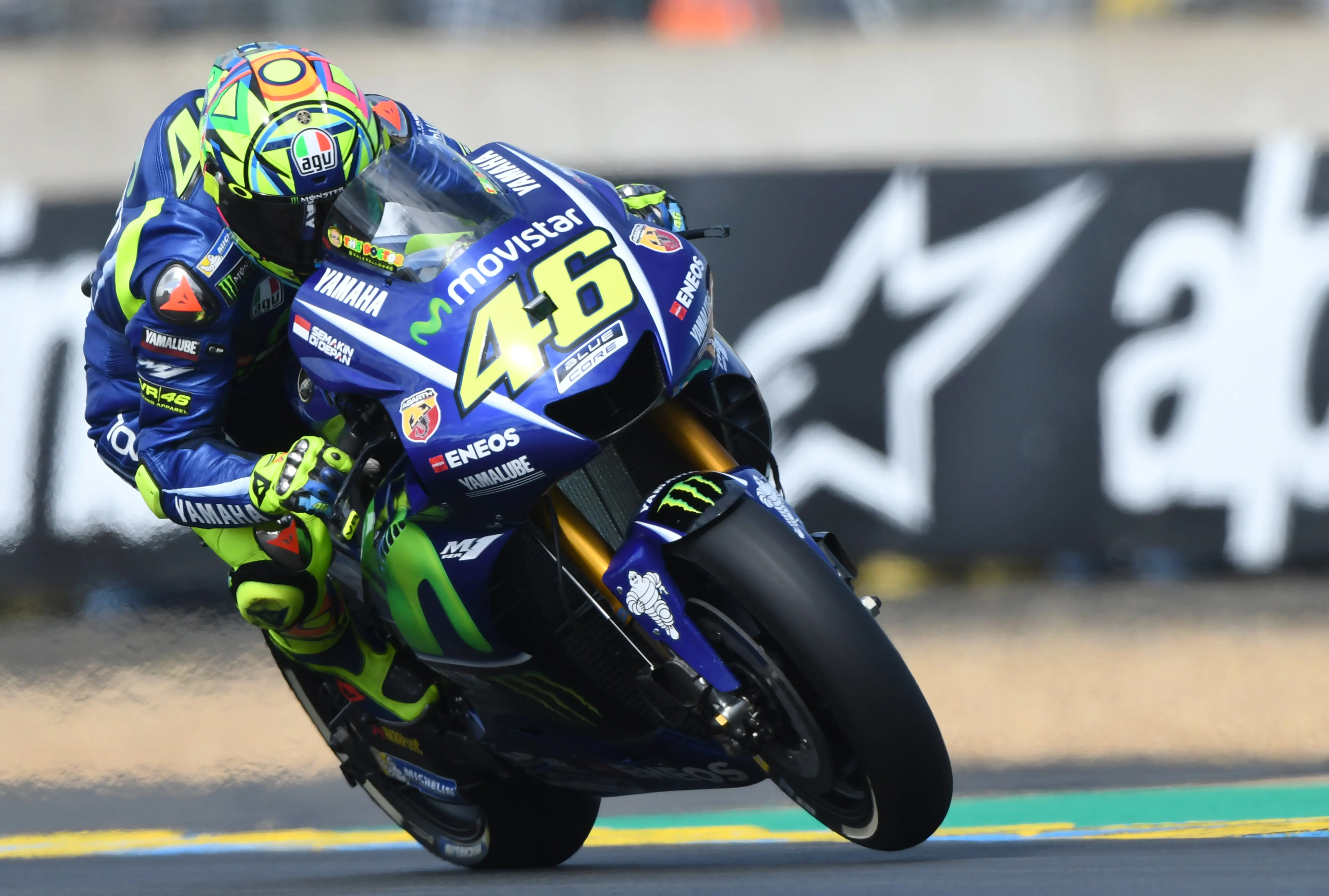 Pembalap Movistar Yamaha, Valentino Rossi berharap cuaca bersahabat pada balapan MotoGP Prancis 2017 di Sirkuit Bugatti, Le Mans. (JEAN-FRANCOIS MONIER / AFP)