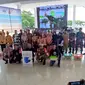 Hadiah mesin pencacah plastik dan pelampung ramah lingkungan untuk petani rumput laut di Kabupaten Bantaeng (Liputan6.com/Fauzan)