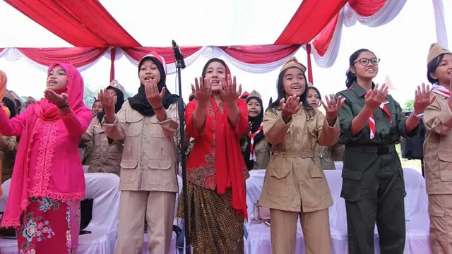 6 Potret Semarak Upacara HUT Ke-74 RI di Surabaya