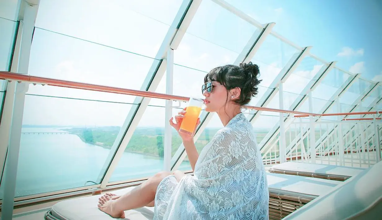 (Instagram/anissaaziza)