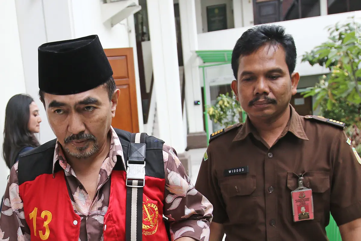 Kenakan Peci Hitam, Aa Gatot Jalani Sidang Kepemilikan Senpi dan Satwa Langka