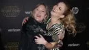 Pasca kepergian ibu dan nenek yang hampir bersamaan memang sempat membuat Billie terpukul. Tak jarang rasa rindu menghampirinya, seperti terlihat saat ia mengunggah beberapa foto kenangan bersama Carrie Fisher dan Debbie Reynolds. (doc.hollywoodlife.com)