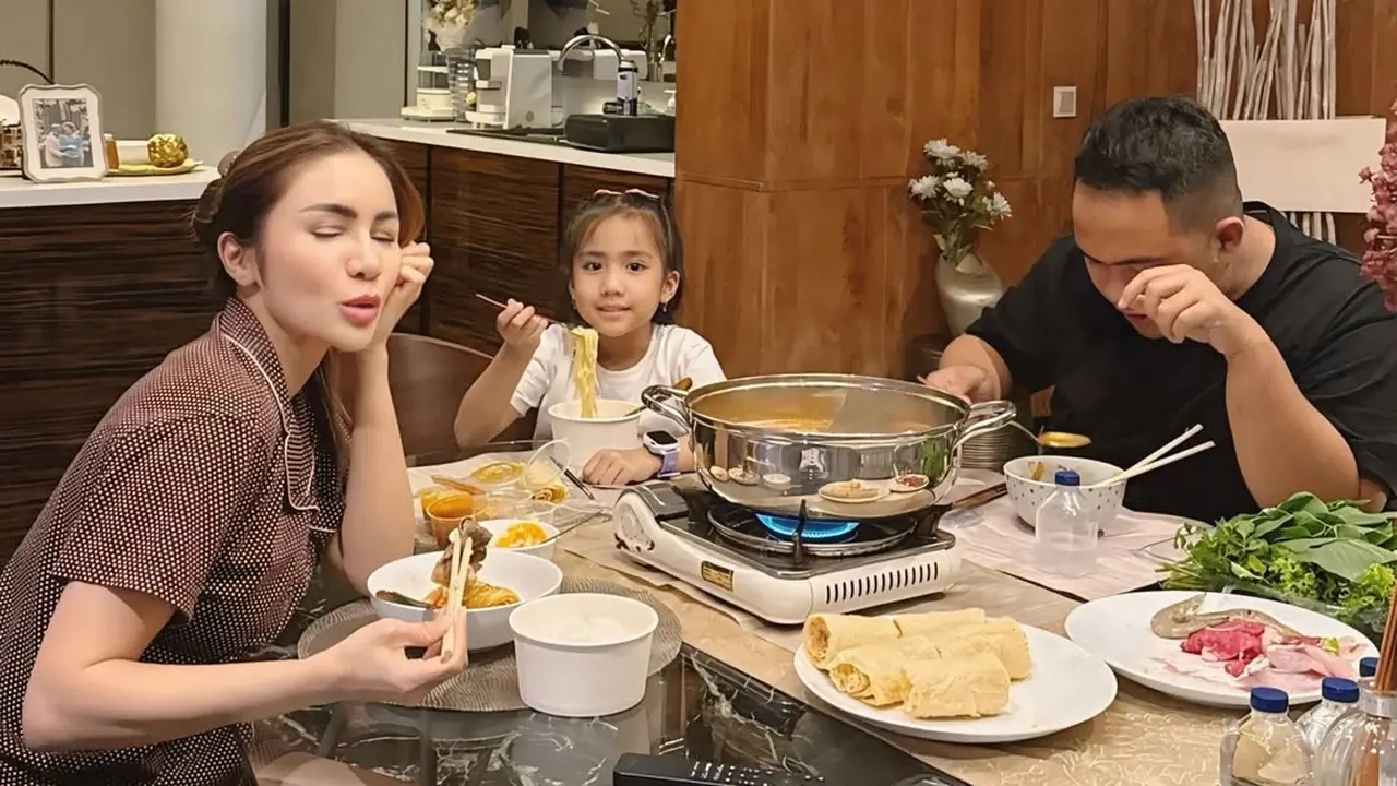 Potret Ruang Makan Rumah Momo Geisha