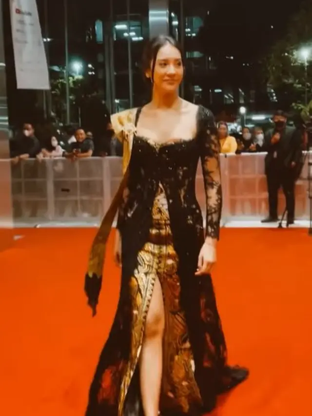 Anya Geraldine di red carpet FFI 2022. (Instagram/anyageraldine)