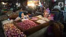 Pedagangan menunggu pembeli di Pasar Senin, Jakarta, Rabu (22/6/2022). Menteri Perdagangan Zulkifli Hasan mengklaim inflasi Indonesia menjadi yang paling rendah dibandingkan negara lain. (Liputan6.com/Angga Yuniar)