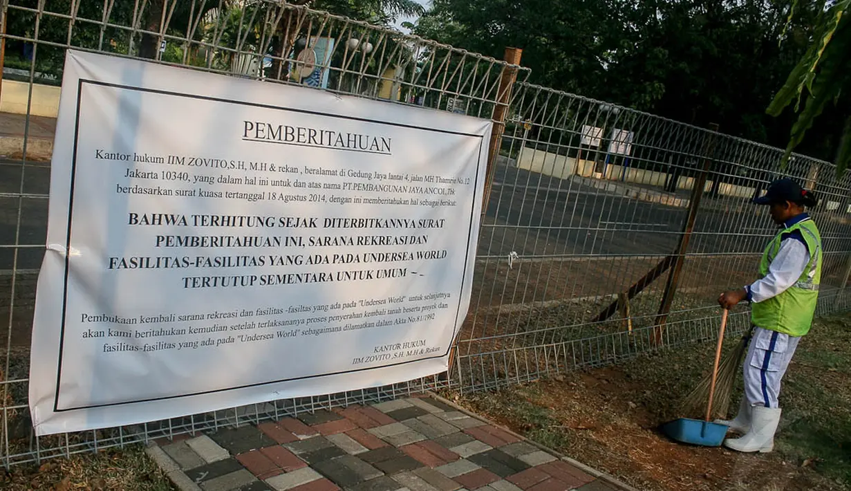 Akses jalan masuk menuju wahana rekreasi Sea World ditutup, Jakarta, Rabu (1/10/14). (Liputan6.com/Faizal Fanani)
