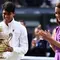 Catherine, Princess of Wales dari Inggris bertepuk tangan kepada petenis Spanyol Carlos Alcaraz saat menerima trofi pemenang setelah mengalahkan Novak Djokovic dari Serbia dalam pertandingan tenis final tunggal putra mereka pada hari keempat belas Kejuaraan Wimbledon 2024 di The All England Lawn Tennis and Croquet Club di Wimbledon, barat daya London, pada tanggal 14 Juli 2024. (HENRY NICHOLLS/AFP)