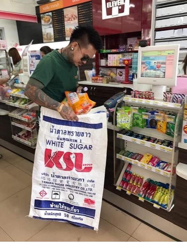 7 Potret Tas Belanja Ini Unik Banget, Bikin Geleng Kepala