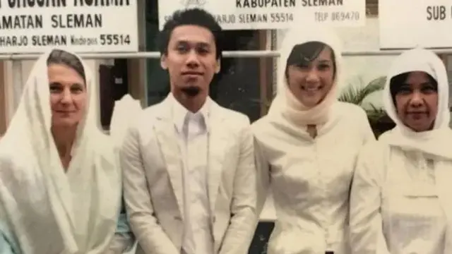 Pernikahan Eross Candra dan Sarah Diorita