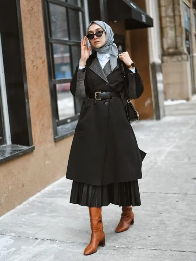 11 Ide Style Sepatu Boots Wanita Berhijab, Modis Abis!
