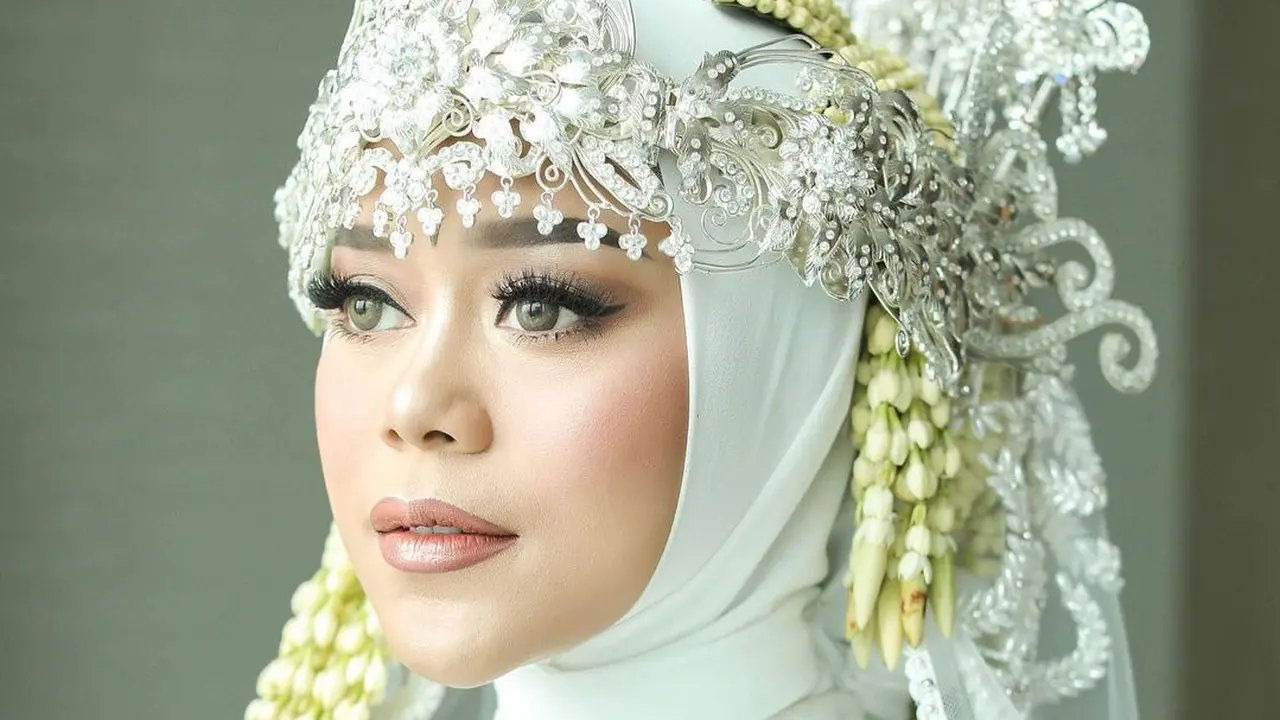 Viral Kreator Konten Tiru Makeup Sunda ala Lesti Kejora saat Akad Nikah, Hasilnya Mirip Banget