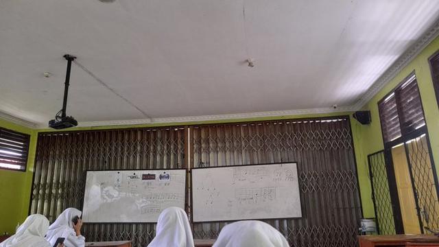 6 Potret Ruang Kelas Ini Unik Banget, Bikin Murid Geleng Kepala