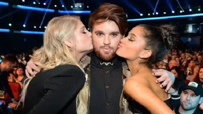 Lirik Lagu Who Is Fancy ft Ariana Grande 'Boys Like You'