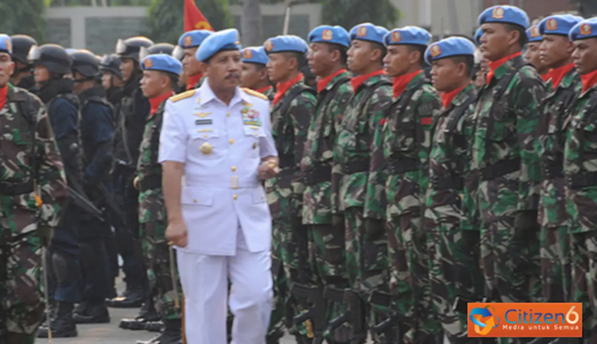 Citizen6, Jakarta: Panglima TNI Laksamana TNI Agus Suhartono, selaku Inspektur Upacara pada upacara sertijab Danpaspampres, di Lapangan Upacara Mako Paspampres, Jalan Tanah Abang II Jakarta Pusat, Rabu (25/7). (Pengirim: Badarudin Bakri).
