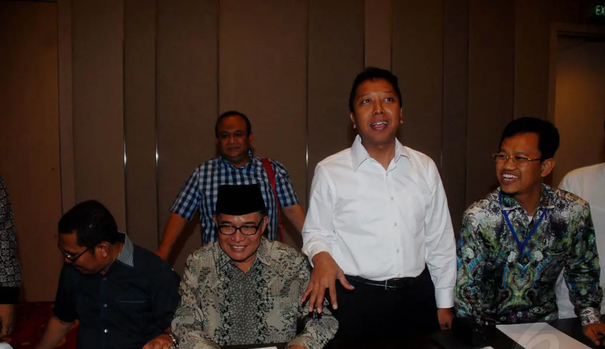 Berdasarkan keputusan rapat, DPP PPP sepakat menunjuk Wakil Ketua Umum Emron Pangkapi sebagai Pelaksana tugas (Plt) Ketua Umum, Jakarta, (10/9/14). (Liputan6.com/Johan Tallo)