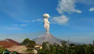 Gunung Sinabung Erupsi Hebat, Abu Vulkanik Capai 3,5 Kilometer
