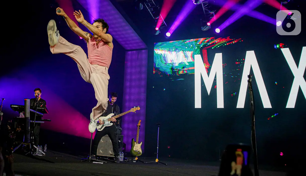 Solois asal Amerika MAX itu menutup malam kedua Java Jazz Festival 2023 dengan penampilan atraktif dan enerjik sepanjang pertunjukan. (Liputan6.com/Faizal Fanani)