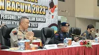Kapolda Jatim saat menggelar Tactical Floor Game (TFG) jelang Piala Dunia U-17 di Surabaya. (Dian Kurniawan/Liputan6.com)