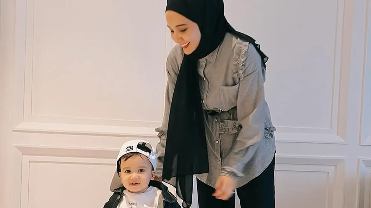 Zaskia Sungkar dan Ukkasya. (Foto: Instagram/zaskiasungkar15)