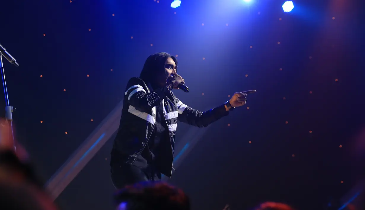 Beberapa waktu lalu, Charly Van Houten ditetapkan menjadi tersangka. Meski sedang menghadapi masalah, Charly bersama Setia Band tetap memberikan penampilan terbaiknya dalam mengisi acara The Biggest Concert Super Band. (Adrian Putra/Bintang.com)