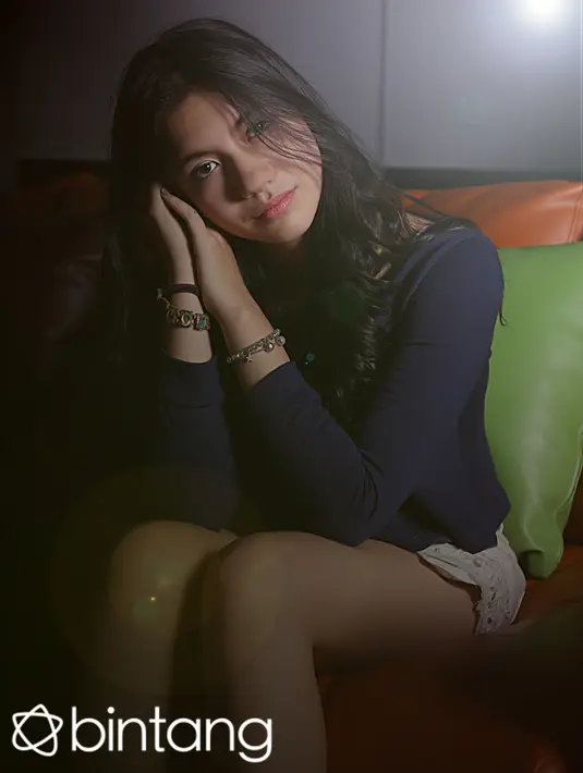 Dijumpai di SCTV Tower, Jakarta Pusat, Senin (19/10/2015), Cassandra Lee menceritakan pengalaman pertamanya bermain film layar lebar. Ia mengaku senang namun sedikit ‘nervous’ pula. (Nurwahyunan/Bintang.com)