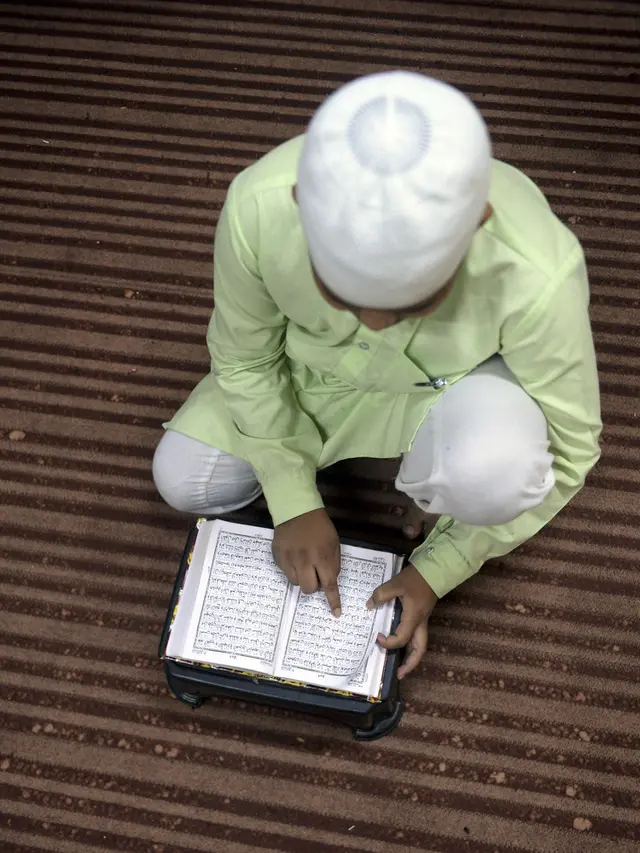 FOTO: Belajar Membaca Alquran Selama Bulan Suci Ramadhan di India