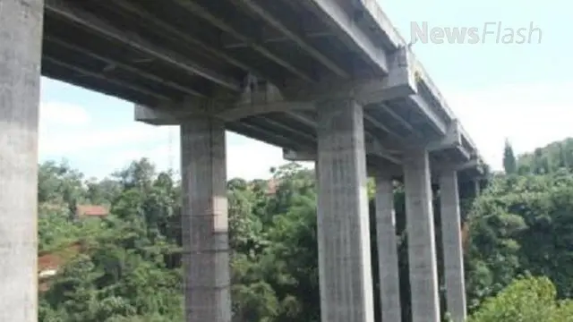 Kementerian Pekerjaan Umum dan Perumahan menargetkan pengerjaan jembatan Cisomang selesai awal April sehingga bisa dilalui semua kendaraan.