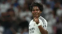 Ekspresi penyerang Real Madrid, Endrick, setelah mencetak gol ke gawang VFB Stuttgart pada matchday pertama Liga Champions 2024/2025 di Santiago Bernabeu, Rabu (18/9/2024) dini hari WIB. (Pierre-Philippe Marcou/AFP)