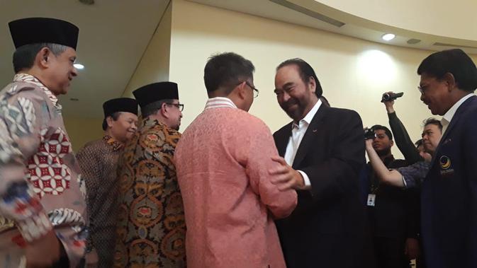Ketua Umum Partai NasDem Surya Paloh bertemu Presiden PKS Sohibul Iman di Markas DPP PKS, Jakarta Selatan, Rabu (30/10/2019). (Liputan6.com/Muhammad Radityo Priyasmoro)