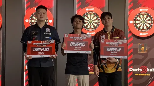 Joshua Putra Setiawan saat Penyerahan Hadiah Darts National Competition Volume 2 2026