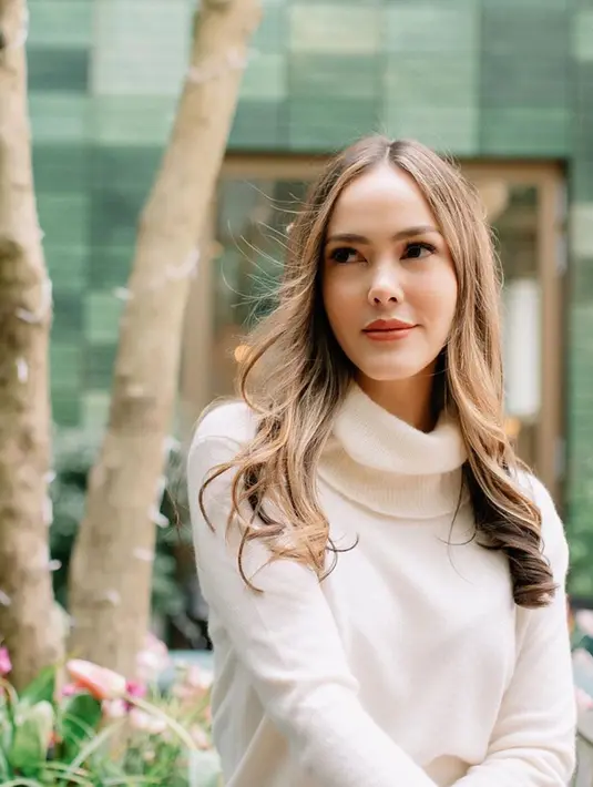 Sudah lama tidak muncul di layar kaca, ternyata Cathy Sharon terlihat sibuk mengurus bisnis kosmetiknya selama beberapa tahun belakangan ini. (Liputan6.com/cathysharon)