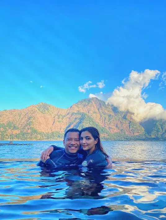 Diakui Ashanty, dirinya mendapat banyak pelajaran dari sosok Anang Hermansyah. Salah satunya adalah sifat Anang yang selalu berbaik sangka terhadap orang lain. Walaupun Ashanty masih merasa susah mengikutinya. (Instagram/ashanty_ash)