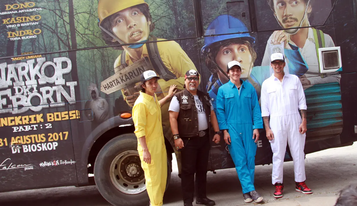 "Kita bakal bercengkrama dengan penumpang, menghibur penumpang, ada beberapa merchandise yang kita bagikan‎, ngamen-ngamenan gitu," ujar Indro yang juga ikut mempromosikan film Warkop DKI Reborn: Jangkrik Boss! Part 2. (Nurwahyunan/Bintang.com)