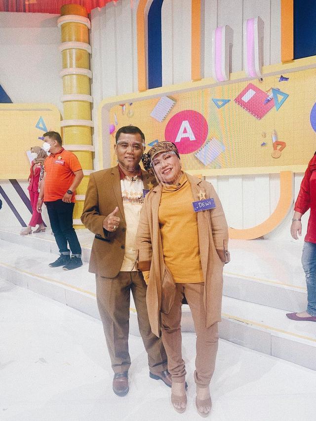 6 Gaya Dewi Zuhriati Oma Gala Tampil Kekinian Bak Anak Muda