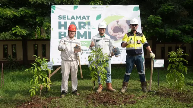 PT Indonesia Morowali Industrial Park (IMIP) menanam seribu pohon di dalam area industri IMIP, pada Minggu (21/4/2024), senagao peringatan Hari Bumi. (Dok IMIP)