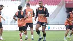 Sebagai informasi, Macan Kemayoran saat ini berada di peringkat ketiga dengan 59 poin, terpaut tujuh poin dari Persib Bandung dan Borneo FC. Tampak dalam foto, pemain persija Jakarta saat latihan resmi jelang laga melawan Persis Solo pada pekan ke-30 BRI Super League di Stadion Utama Gelora Bung Karno SUGBK), Jakarta, pada Minggu (26/4/2026). (Bola.com/Abdul Aziz)