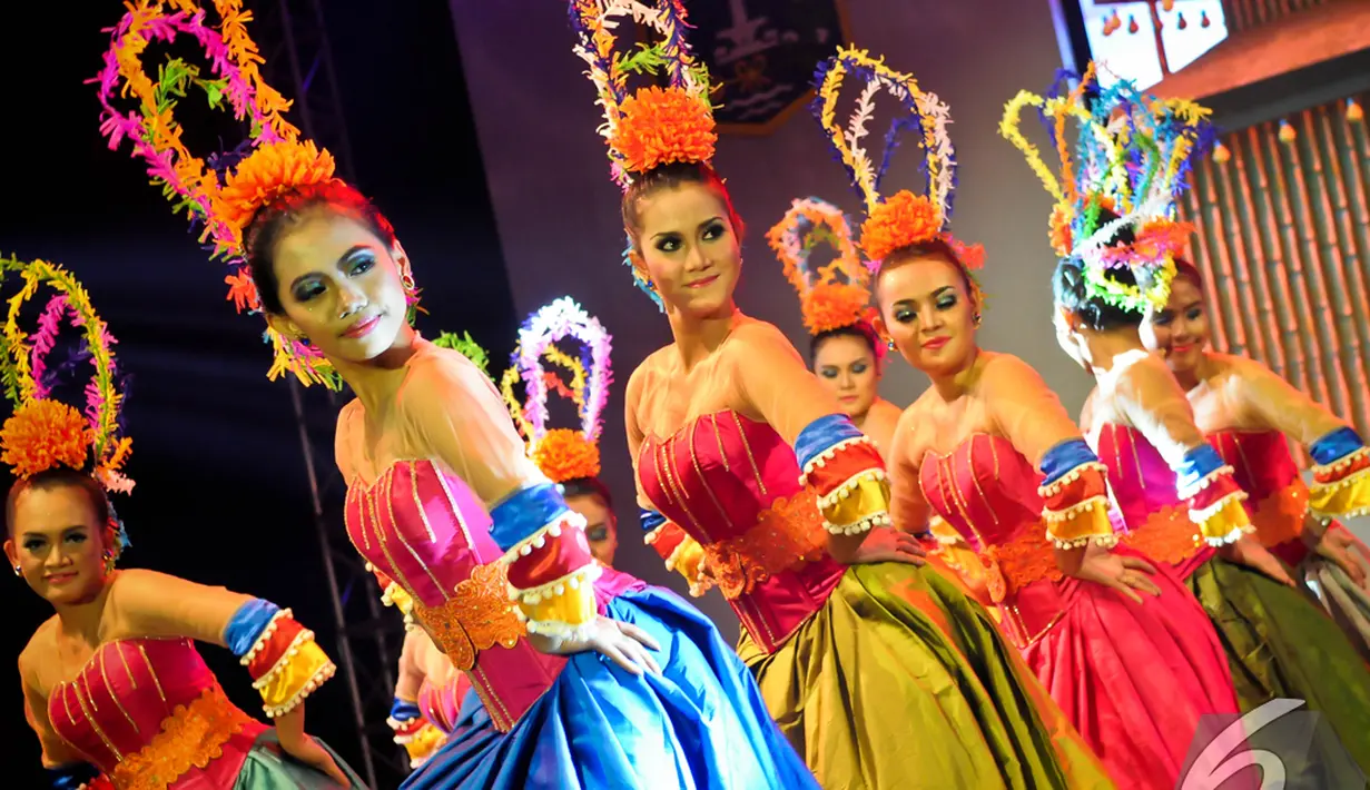Seniman asal Indonesia beraksi di Jakarta Internasional Performing Art (Jakipa 2014) Jakarta, Minggu (7/12/2014). (Liputan6.com/Faisal R Syam)