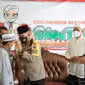 Gerakan santri bermasker di Malang. (Dian Kurniawan/Liputan6.com)