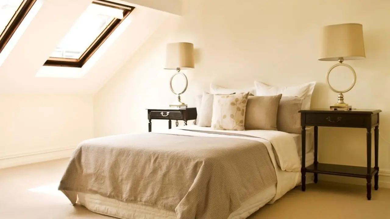 Inspirasi Desain Kamar Tidur Loteng-Rumah.com