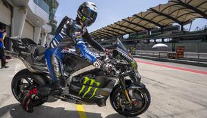 Alex Rins pada hari pertama tes pramusim MotoGP di Sirkuit Sepang, Malaysia hari Selasa (03/02/2026). (X/Yamaha)