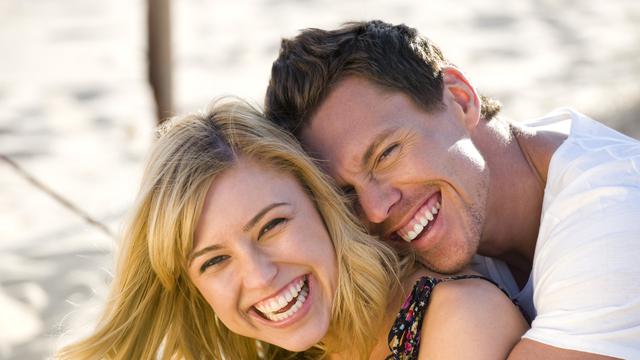 Tertawa bareng pasangan