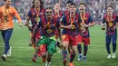 Gol penentu kemenangan Barcelona tercipta pada menit ke-73 lewat aksi Raphinha. Skor tidak berubah hingga menit akhir pertandingan. Tampak dalam foto, penyerang Barcelona asal Brasil, Raphinha merayakan kemenangan bersama rekan-rekan setimnya usai pertandingan final Piala Super Spanyol melawan Real Madrid di King Abdullah Sports City Stadium, Jeddah pada Minggu 11 Januari 2026 waktu setempat atau Senin 12 Januari 2026 dini hari WIB. (Fadel SENNA/AFP)
